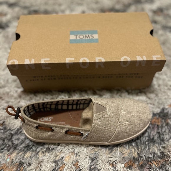 Toms - Picture 3 of 3